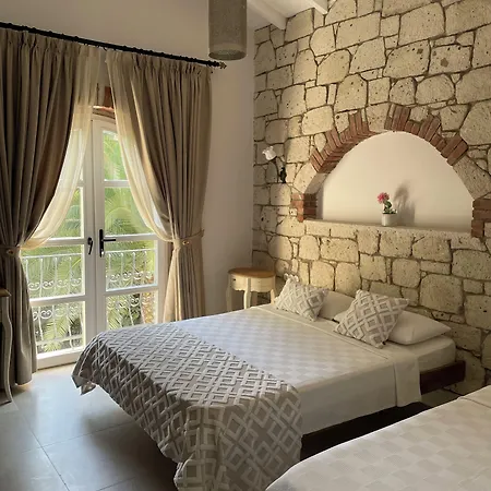 Hotel Yuga 2*